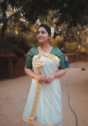 Actress Anu Sithara Photoshoot Images