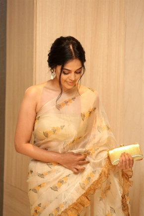 Actress Bindu Madhavi Latest Stills