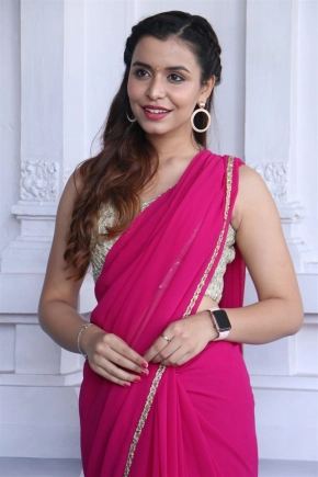 Actress Chitranshi Dhyani Photos