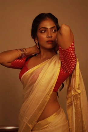 Actress Malavika Mohanan Saree Photos