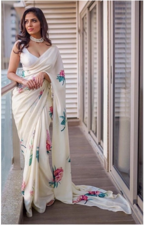 Actress Malavika Mohanan Saree Photos