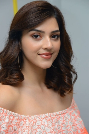 Actress Mehreen Kaur New Photos