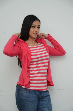 Actress Mouryani Glam Photos