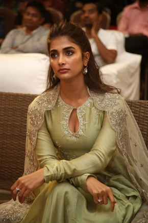 Actress Pooja Hegde Photos