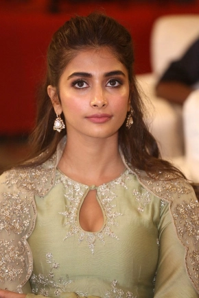 Actress Pooja Hegde Photos