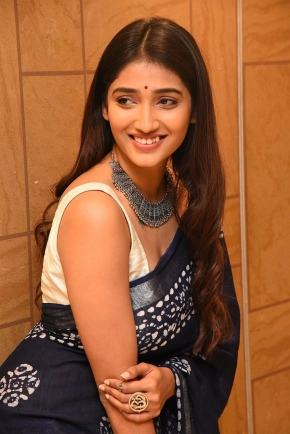 Actress Priya Vadlamani New Stills