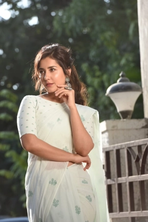 Actress Raashi Khanna Looks Awesome In Saree Photoshoot