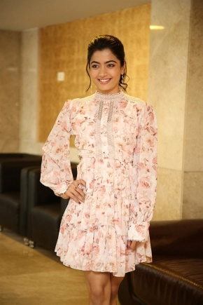 Actress Rashmika Mandanna New Pics