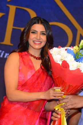 Actress Samantha Akkineni In Red Saree New Pics