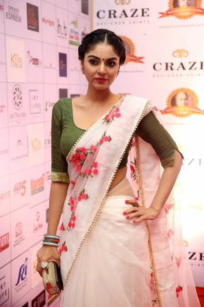 Actress Sanam Shetty Saree Photos