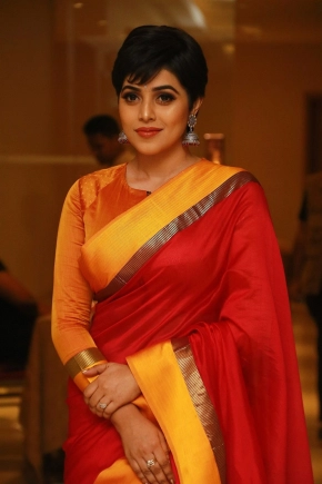 Actress Shamna Kasim (Poorna) In Red Saree Stills