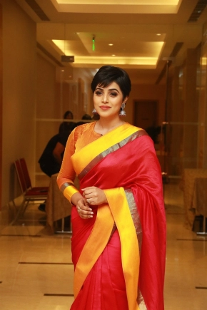 Actress Shamna Kasim (Poorna) In Red Saree Stills