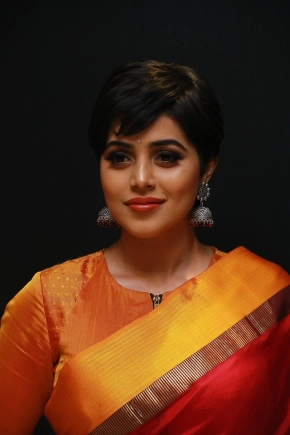 Actress Shamna Kasim (Poorna) In Red Saree Stills