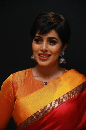 Actress Shamna Kasim (Poorna) In Red Saree Stills