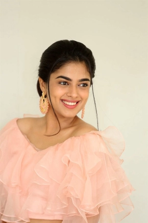 Actress Siddhi Idnani New Pics