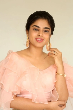 Actress Siddhi Idnani New Pics