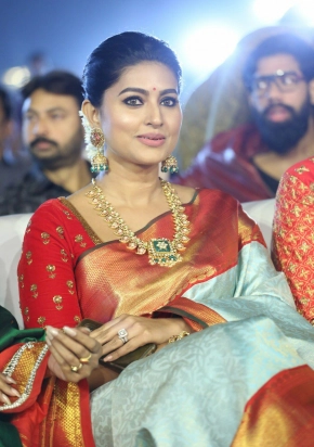 Actress Suhasini Rajaram Naidu In Red Saree Photos Hd Wallpapers Stills