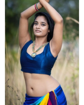 Actress Soumya Shetty In Saree Hot And Sexy Photos