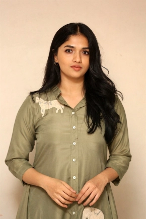 Actress Sunaina Yella New Pics