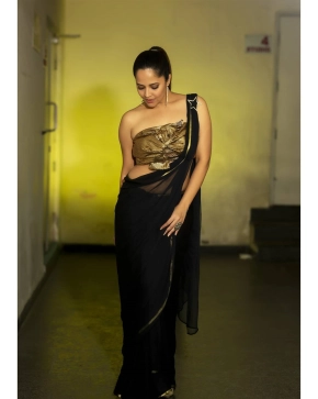 Anchor Anusuya In Black Saree Stills