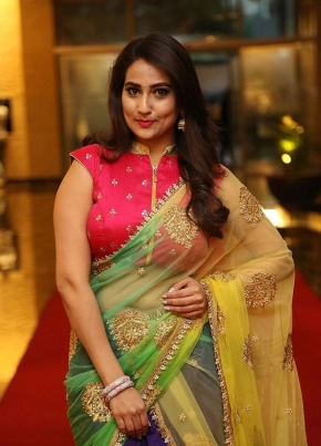 Anchor Manjusha Rampalli Hot Saree Photos