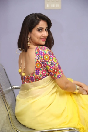 Anchor Manjusha Rampalli In Yellow Saree Photo Gallery