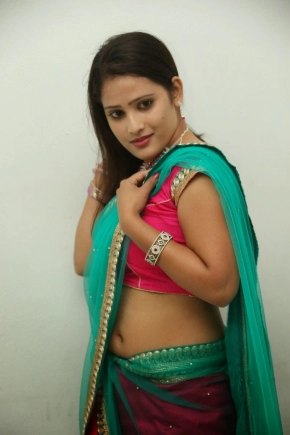 Anusha Hot Saree Photos