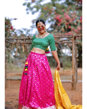 Actress Anusuya In Saree Stills