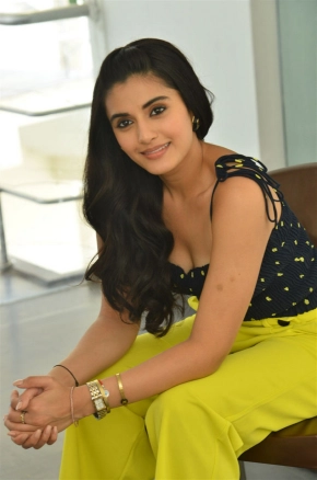 Divyansha Kaushik Stills Hd Photos