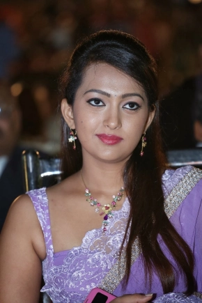 Ester Noronha Glamorous in saree Photos