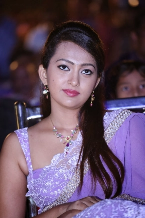 Ester Noronha Glamorous in saree Photos