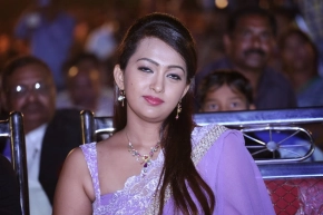 Ester Noronha Glamorous in saree Photos