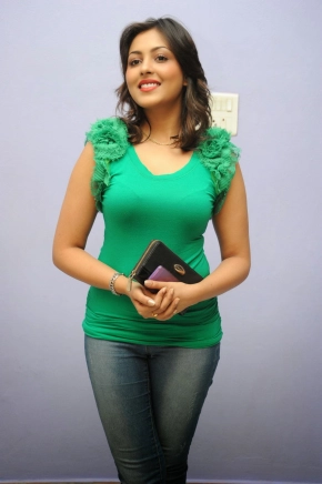 Madhu Shalini Cute Photos