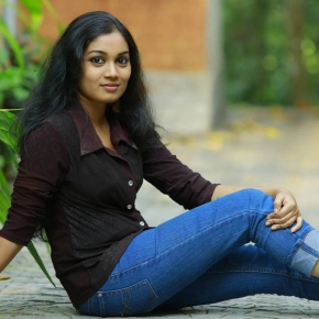 Meenakshi Madhuraghavan 12 Photos