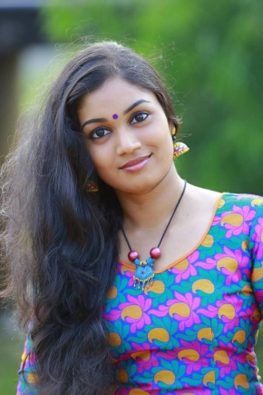 Meenakshi Madhuraghavan 12 Photos