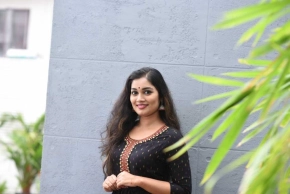 Meenakshi Madhuraghavan 12 Photos