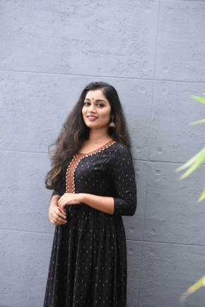 Meenakshi Madhuraghavan 12 Photos