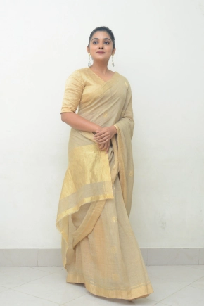 Nivetha Thomas Hot In Saree