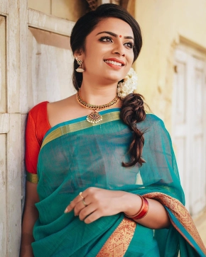 Parvathy Somanath Hot Saree Pics