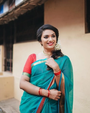 Parvathy Somanath Hot Saree Pics