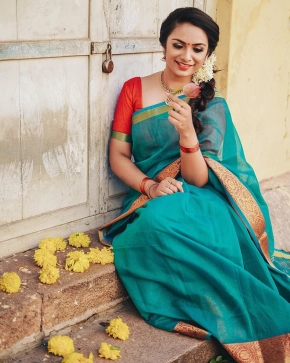 Parvathy Somanath Hot Saree Pics