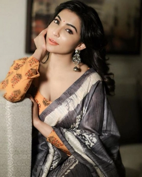 Parvatii Nair Hot 60 Photos Gallery