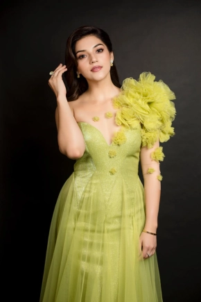 Pattas Movie Actress Mehreen Pirzada Photos