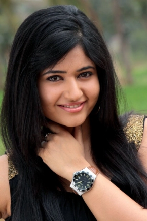 Poonam Bajwa Hot and Sexy 100 Stills Gallery