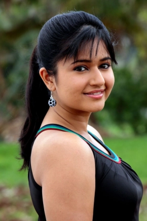 Poonam Bajwa Hot and Sexy 100 Stills Gallery