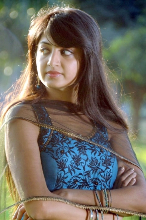 Poonam Kaur Photos