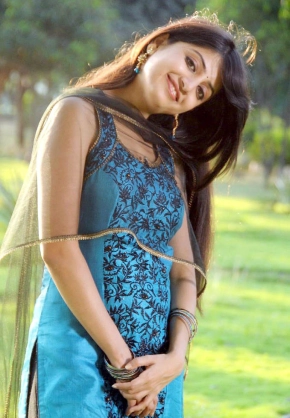 Poonam Kaur Photos