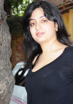 Poonam Kaur sexy Photos