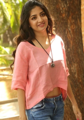 Poonam Kaur Hot Photo Gallery Heroine Poonam Cute Stills