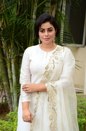 Poorna Actress Instagram Photos Poorna Latest Photos Hd